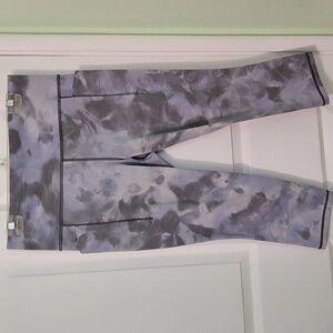 Athleta Salutation Stash Pocket II Capri Sz L